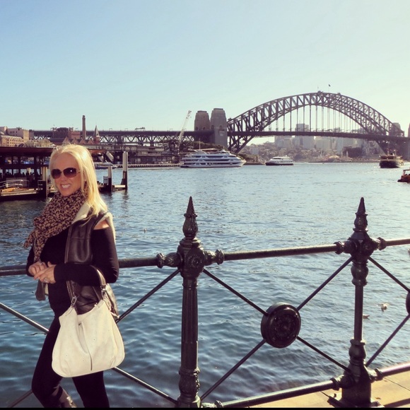 Louis Vuitton Selene Monogram PM Blanc Shoulder Bag - Picture 2 of 16